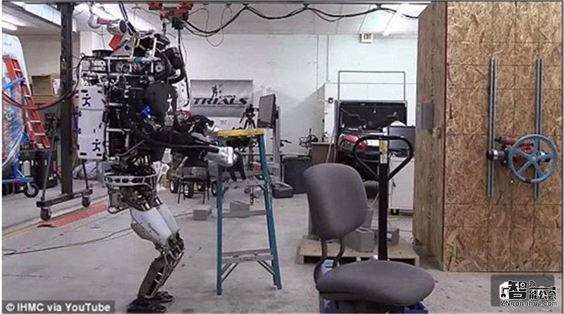 谷歌双足机器人做家务摆Pose 智能公会