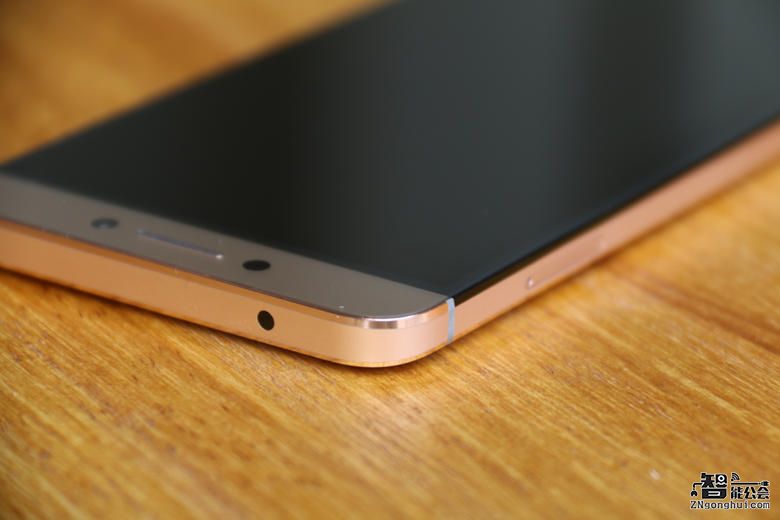 乐2 千元机中的战斗机 拆箱图赏 智能公会