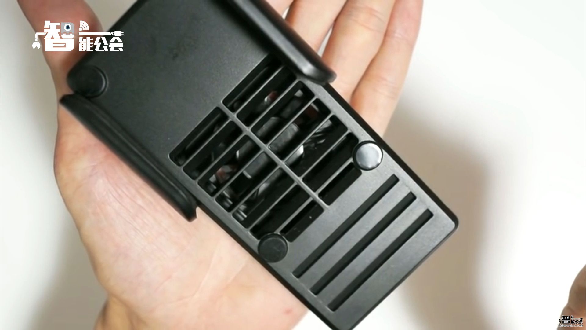 又一个BT发明！这个玩意让你的手机永远不烫 智能公会