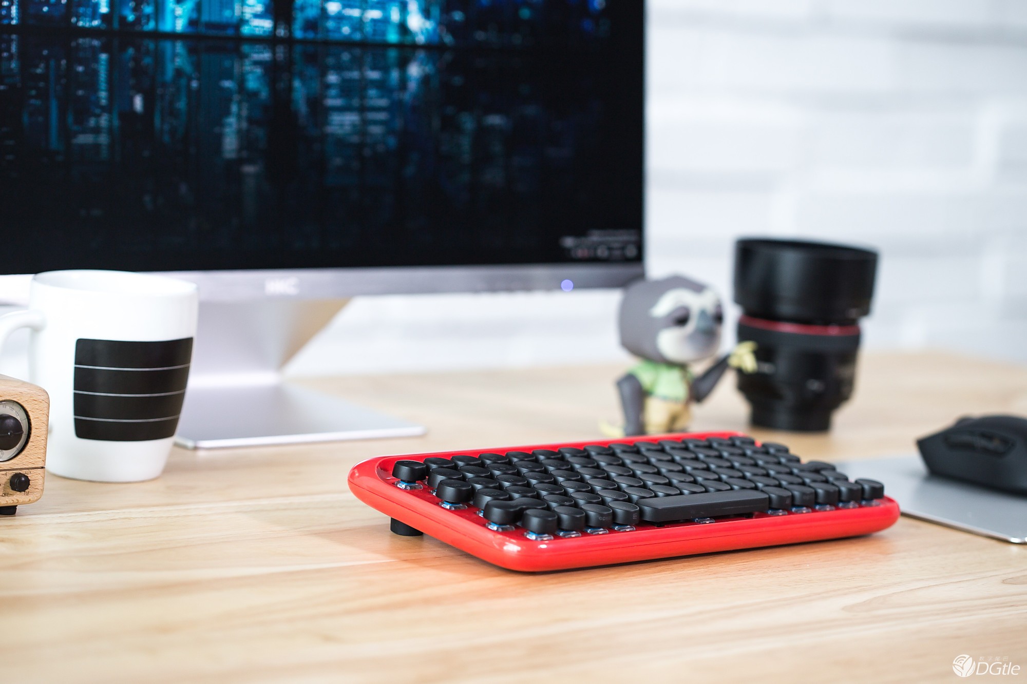 垂涎欲滴！披着糖果外衣的复古机械键盘 智能公会