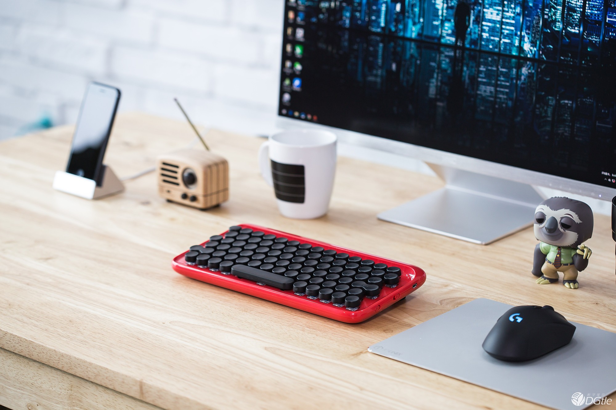 垂涎欲滴！披着糖果外衣的复古机械键盘 智能公会