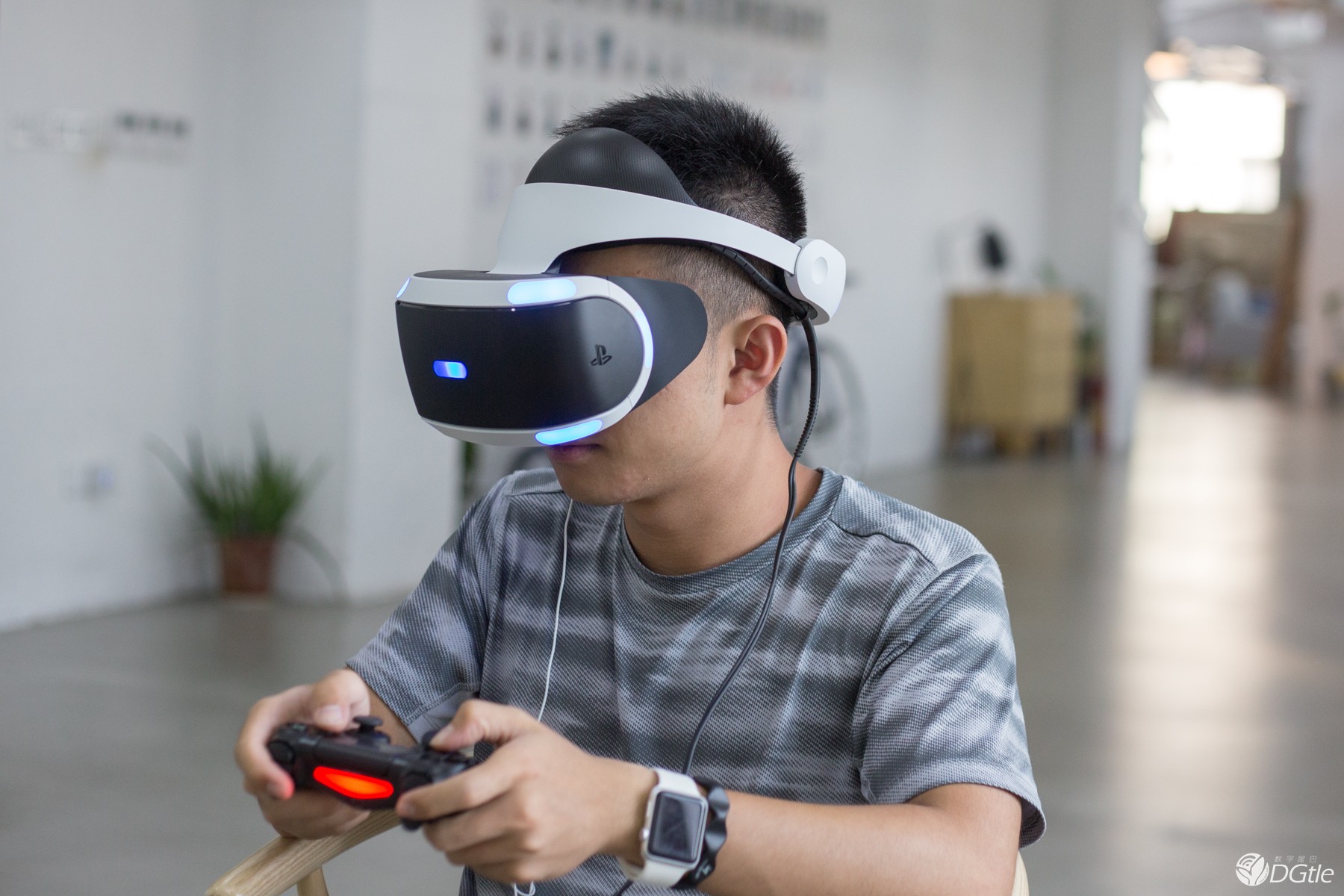 一面理想 一面现实  PlayStation VR深度体验 智能公会