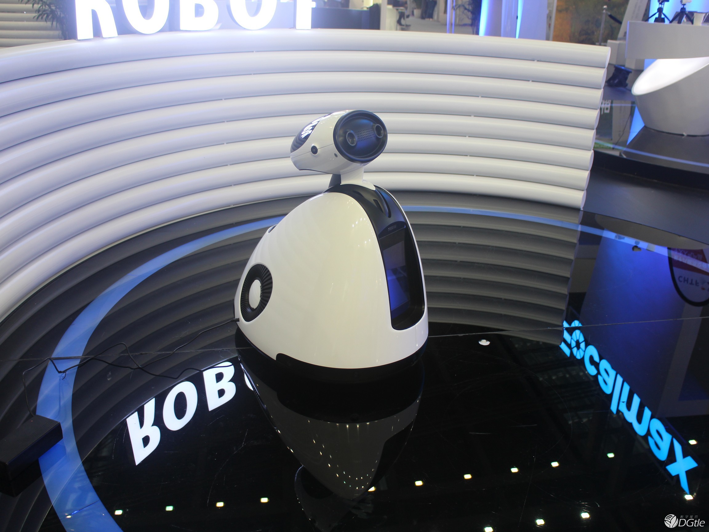 智能机器人管家能干啥？Focalmax给出了自己的答案 智能公会