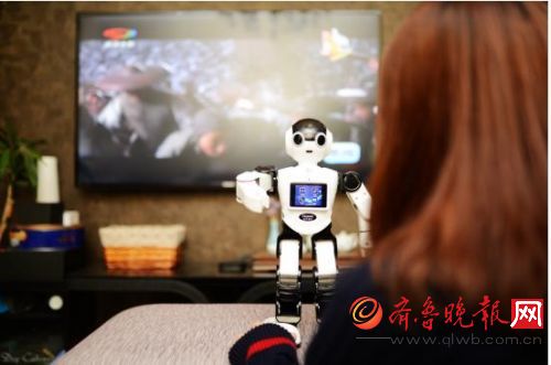 城市漫步智能家居机器人上市，普通家庭也可以拥有了 智能公会