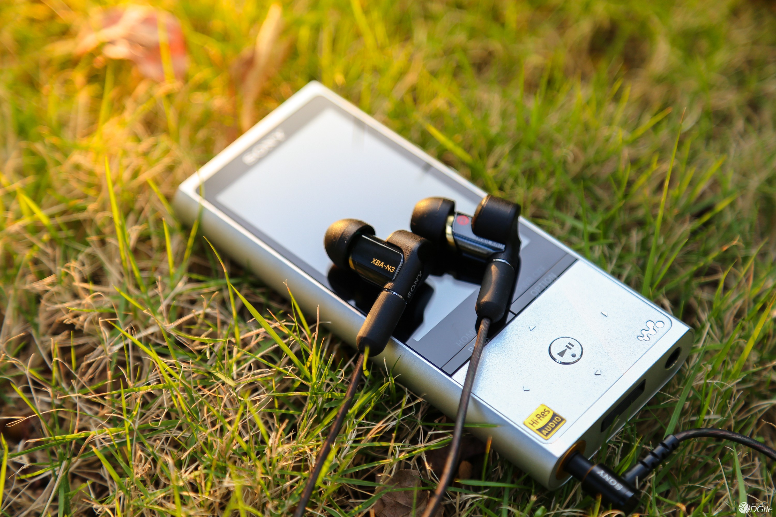 更小的体积 更佳的音质 索尼XBA-N3AP圈铁耳塞体验 智能公会