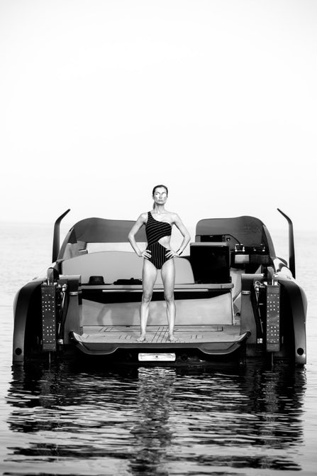 新款时尚混合动力“飞行游艇”：Foiler水翼艇 智能公会