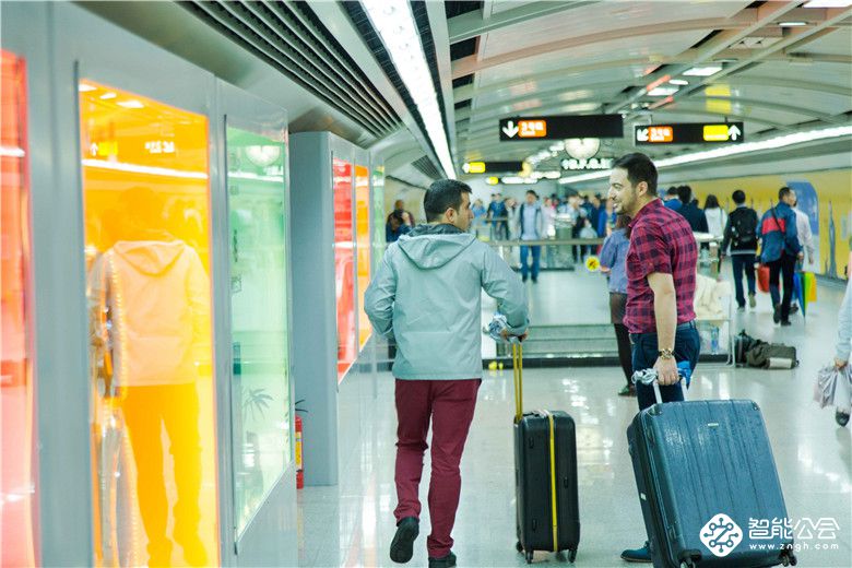 广州东站突现盗梦空间 跨越两个世纪的相机你见过吗？ 智能公会