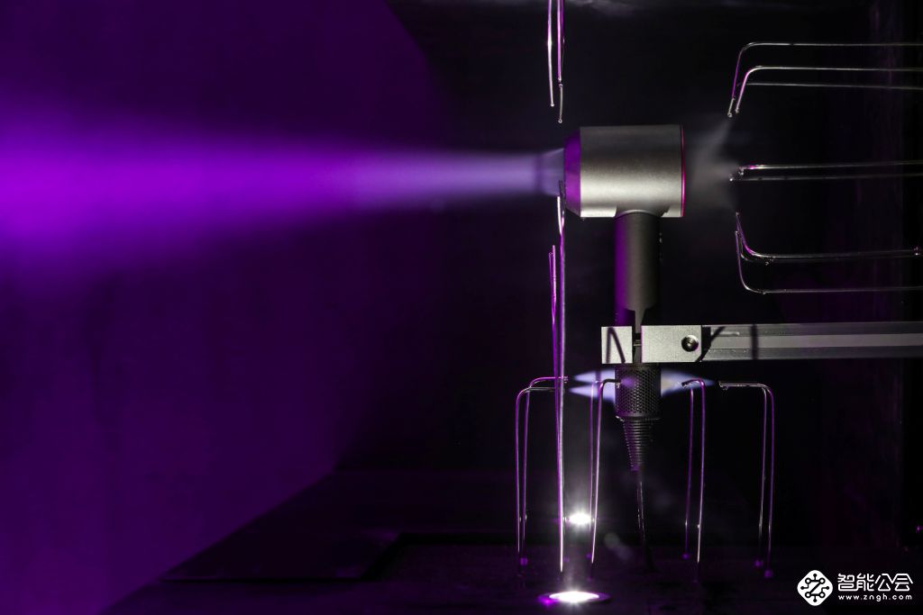 每秒产生41升强劲均匀气流 戴森吹风机黑科技你肯定没见过 智能公会