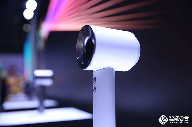 每秒产生41升强劲均匀气流 戴森吹风机黑科技你肯定没见过 智能公会