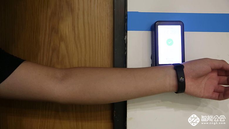 还在等小米手环3？黑加手环强势登场 你想要的他都有 智能公会