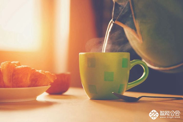 寒冷的秋冬，穿多少件衣服也不如一杯热水来的暖心 智能公会