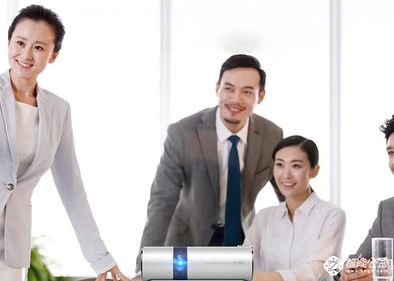 不要去电影院了，在家给自己造一个巨幕私人影院吧 智能公会