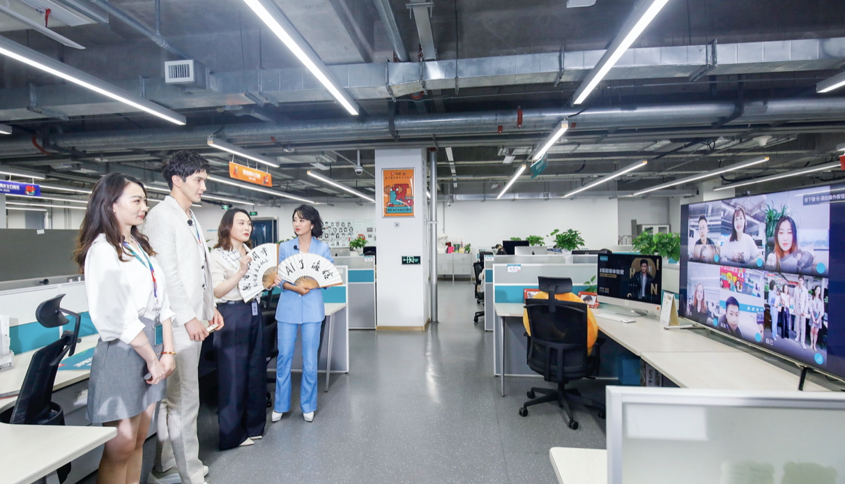 东华帝君玩穿越，抢鲜体验海信ULED新品U7 智能公会