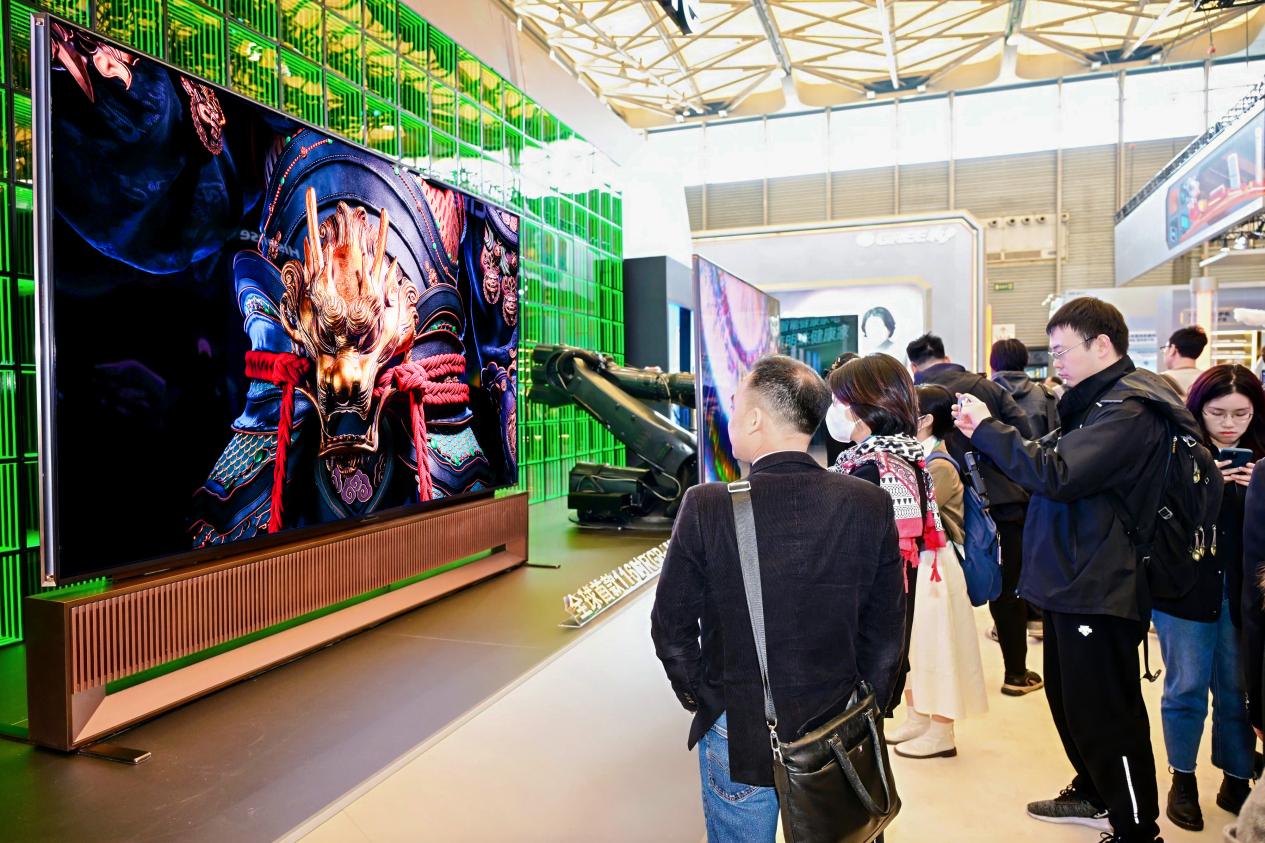 海信全球首款116英寸RGB-Mini LED亮相上海AWE展 智能公会