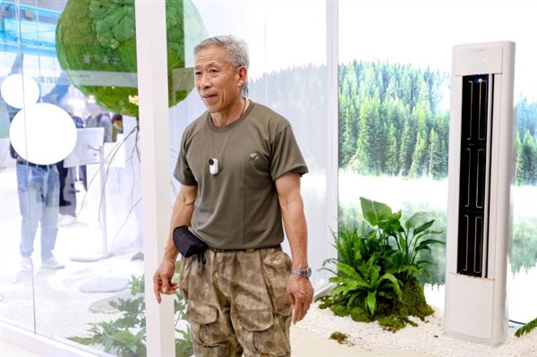 足球传奇萨内蒂亲临海信空调展区，中文点赞“好新风 好睡眠” 智能公会