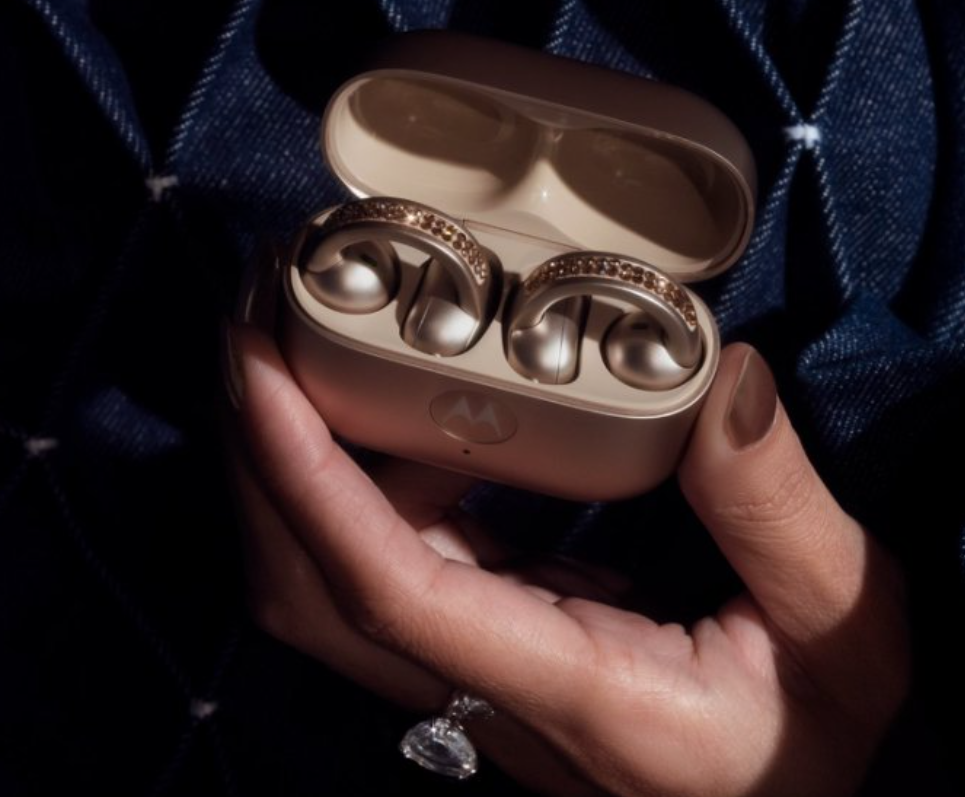 AI手机再进化，AI体验全面升维！联想moto最丰富产品形态AI手机发布 智能公会