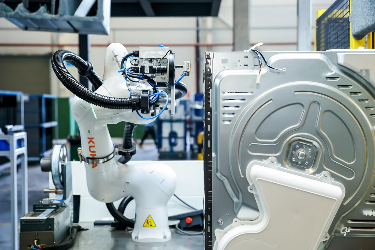 首个智能体工厂获世界纪录认证，美的引领智能制造范式跃迁 智能公会