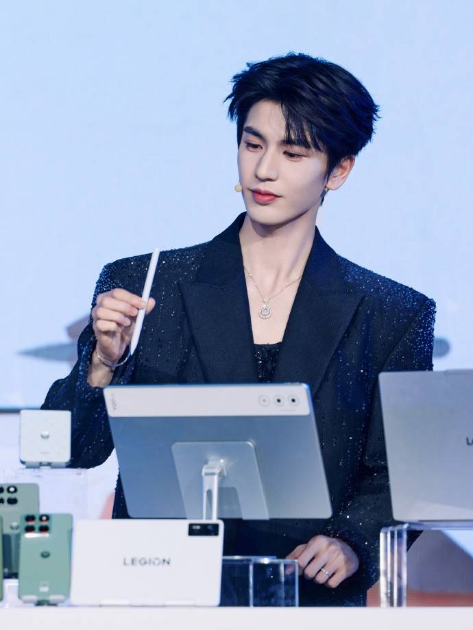 手慢无！联想双十一六重福利到位，张凌赫同款五折起，多款重磅天禧AI新品发布 智能公会